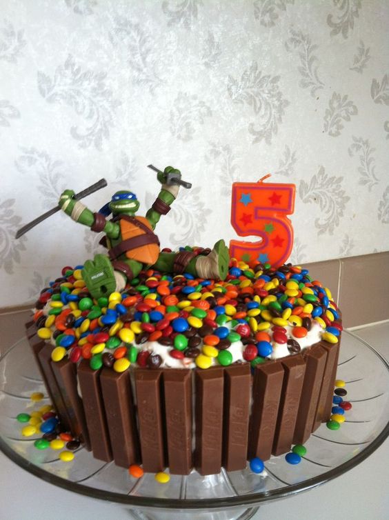 Ideias Simples para decorar Bolos de Aniversário