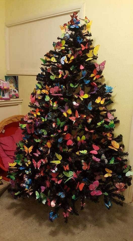 arvore de natal decorada com borboletas 5