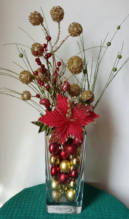 centros de mesa feitos com bolas de natal 5