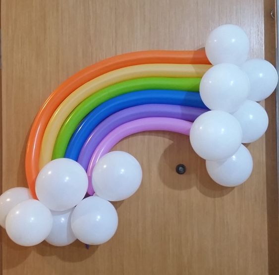 decoracao com baloes dia das criancas arco iris ideias