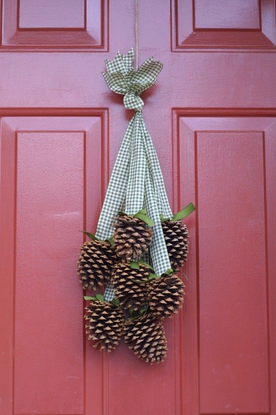 decoraçao com pinhas porta