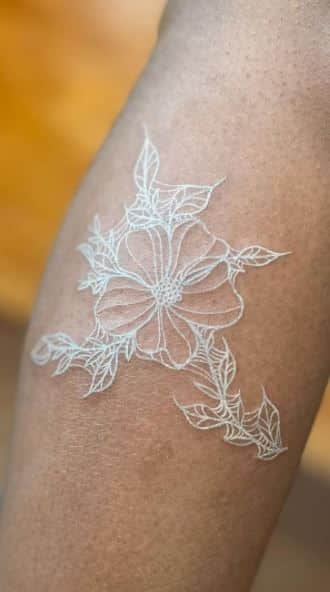 ideias de tatuagem branca flores