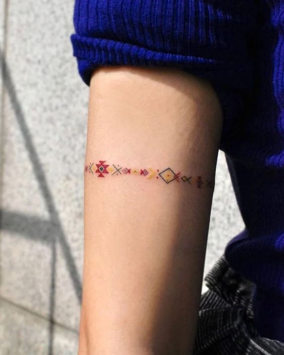 ideias de tatuagem feminina bracelete 9