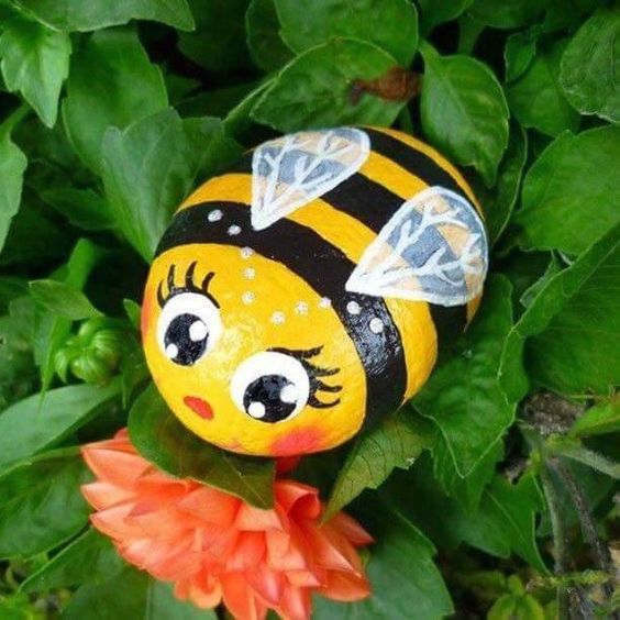 pedras pintadas animais abelha
