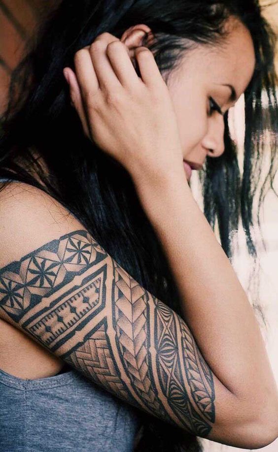 tatuagem feminina tribal braco 1