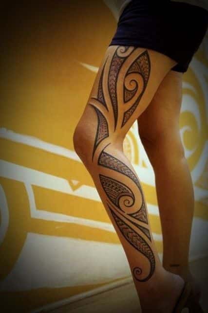 tatuagem feminina tribal perna grande