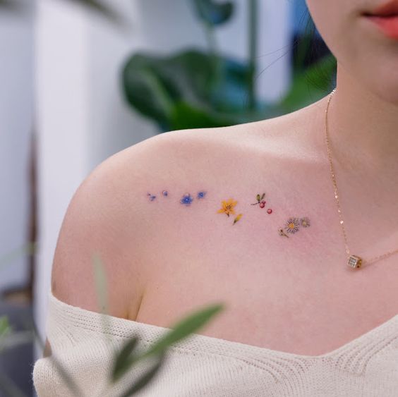 tatuagens com flores delicadas