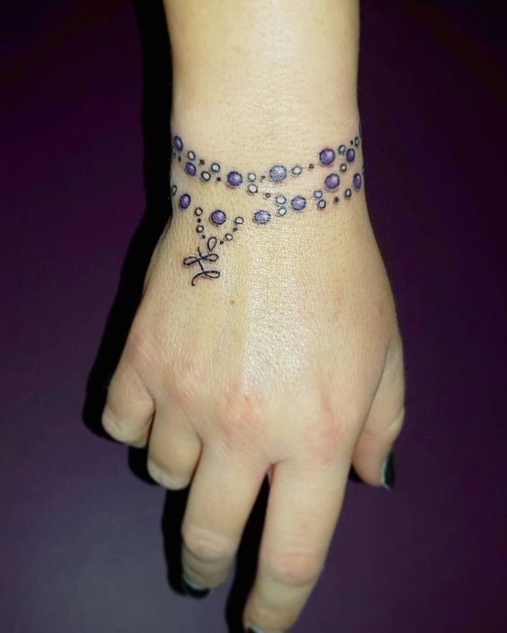 tatuagens delicadas de pulseira para o pulso 6