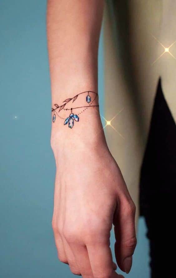 tatuagens delicadas de pulseira para o pulso 7