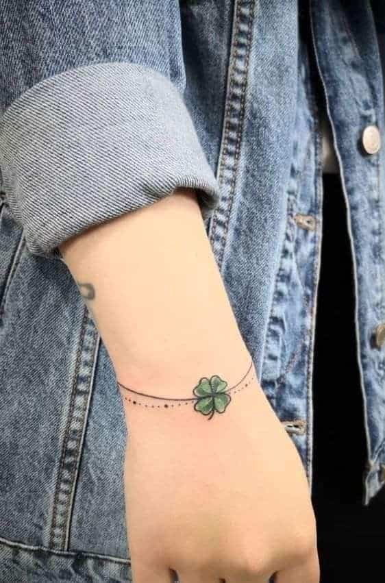 tatuagens delicadas de pulseira para o pulso 9