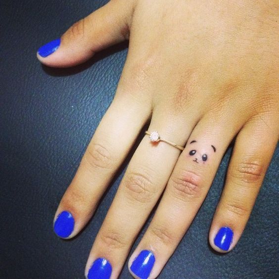 tatuagens panda dedo